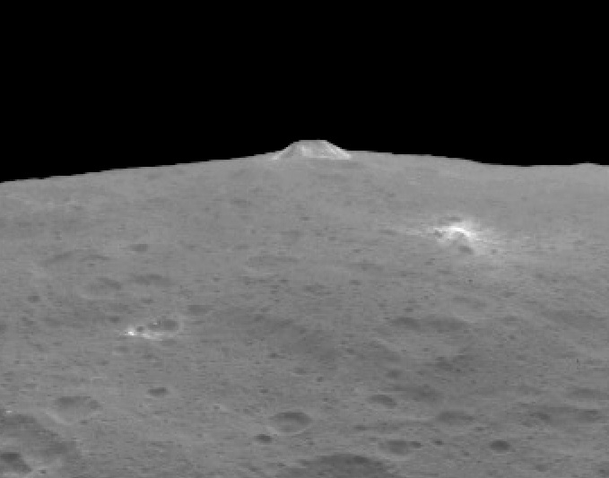 Ceres Lonely mountain 4500 km hoogte